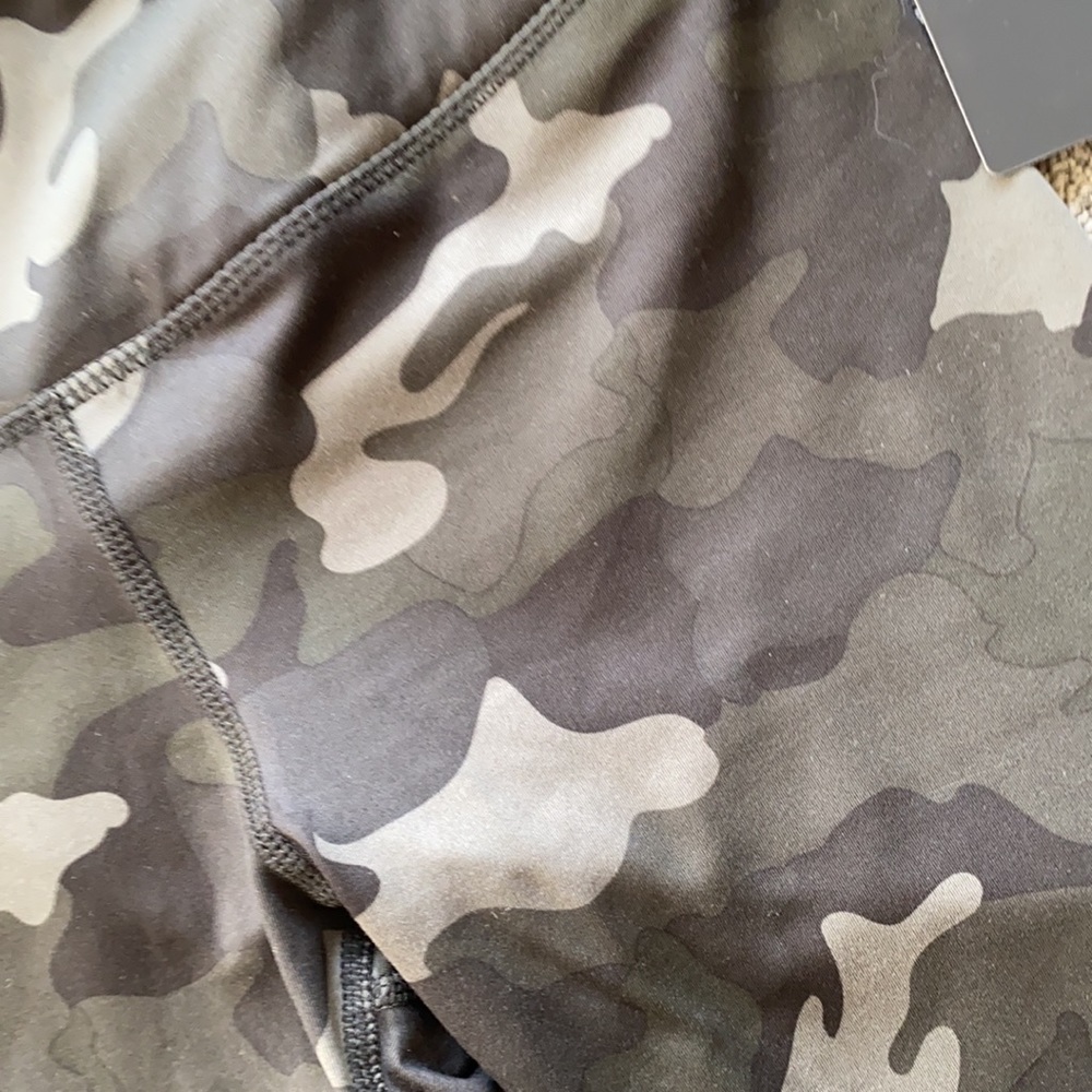 New 90 degrees Camo leggings - Picture 3 of 5